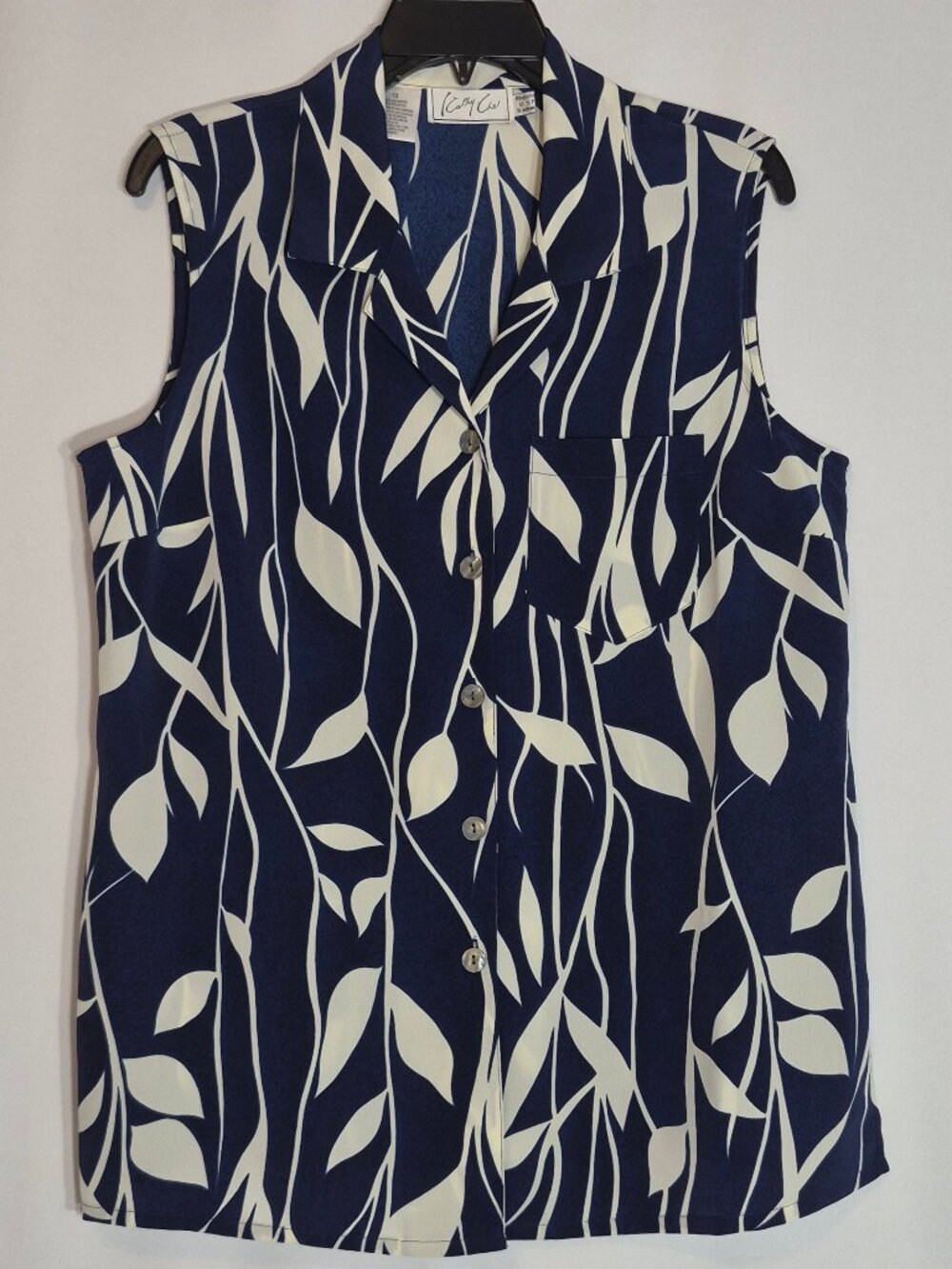 KATHY CHE Navy Blue & White Floral Sleeveless Button Blouse; Size 12